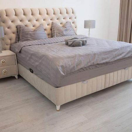 Luxury 2 Bedroom Apartment Bukares Bagian luar foto