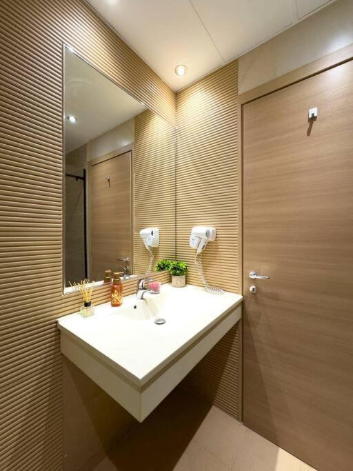 Luxury 2 Bedroom Apartment Bukares Bagian luar foto