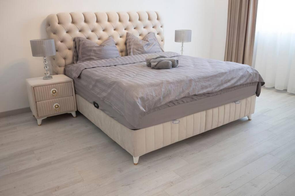 Luxury 2 Bedroom Apartment Bukares Bagian luar foto