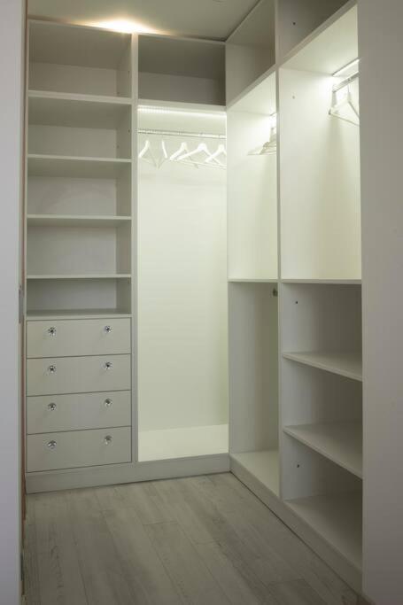 Luxury 2 Bedroom Apartment Bukares Bagian luar foto