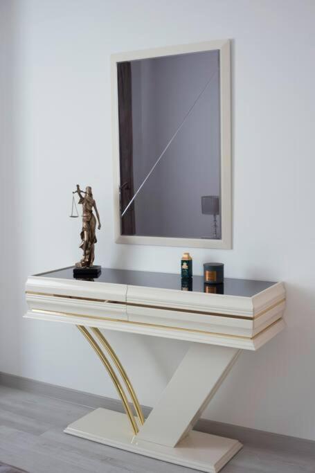 Luxury 2 Bedroom Apartment Bukares Bagian luar foto