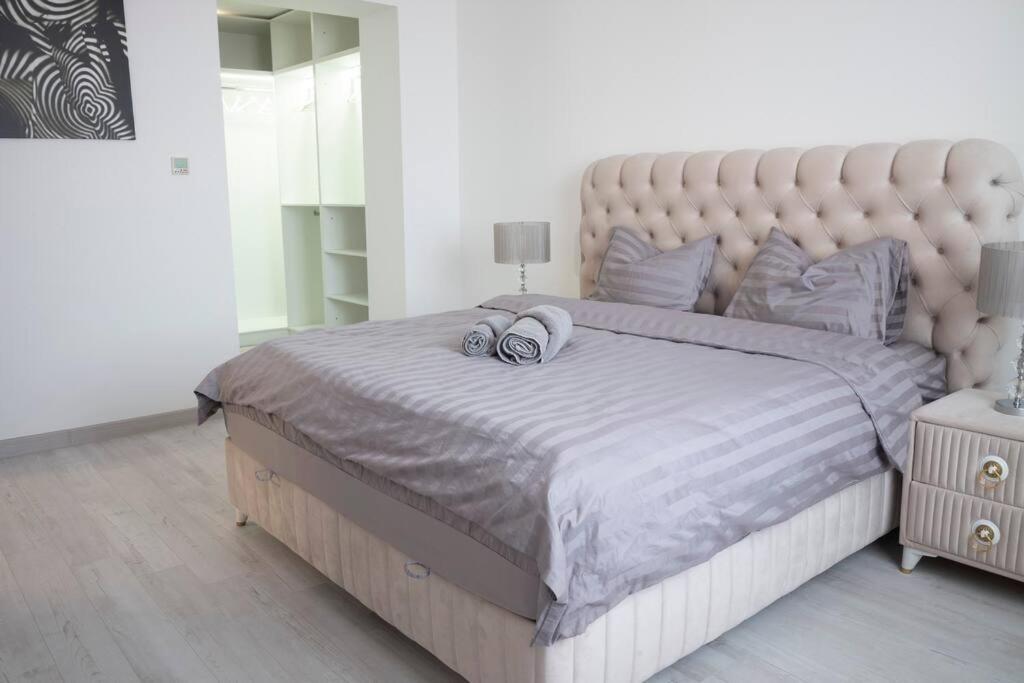 Luxury 2 Bedroom Apartment Bukares Bagian luar foto