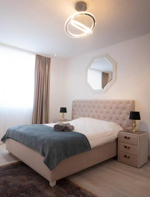 Luxury 2 Bedroom Apartment Bukares Bagian luar foto