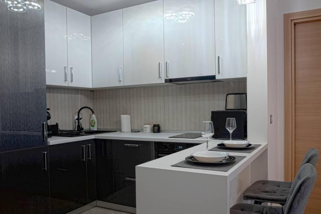 Luxury 2 Bedroom Apartment Bukares Bagian luar foto