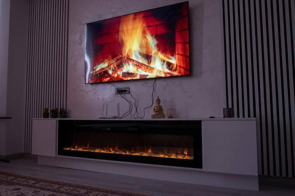 Luxury 2 Bedroom Apartment Bukares Bagian luar foto